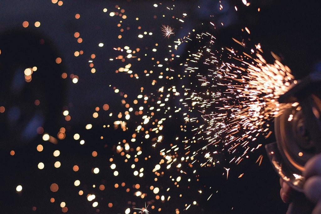 sparks-692122_1280.jpg